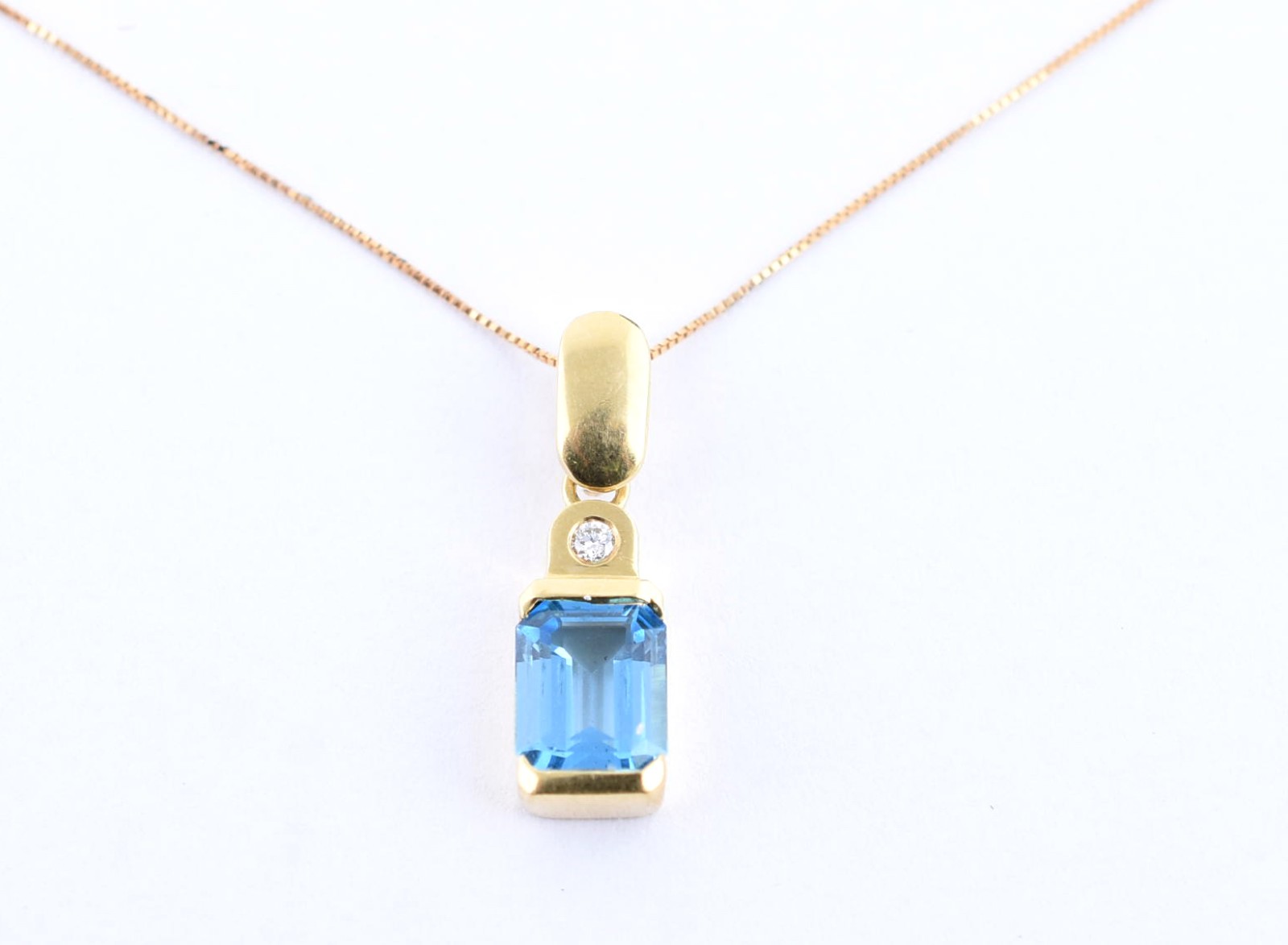Gargantilha de ouro 18 k, contraste 750 com pingente pedra topázio e... - foto 1 de 4