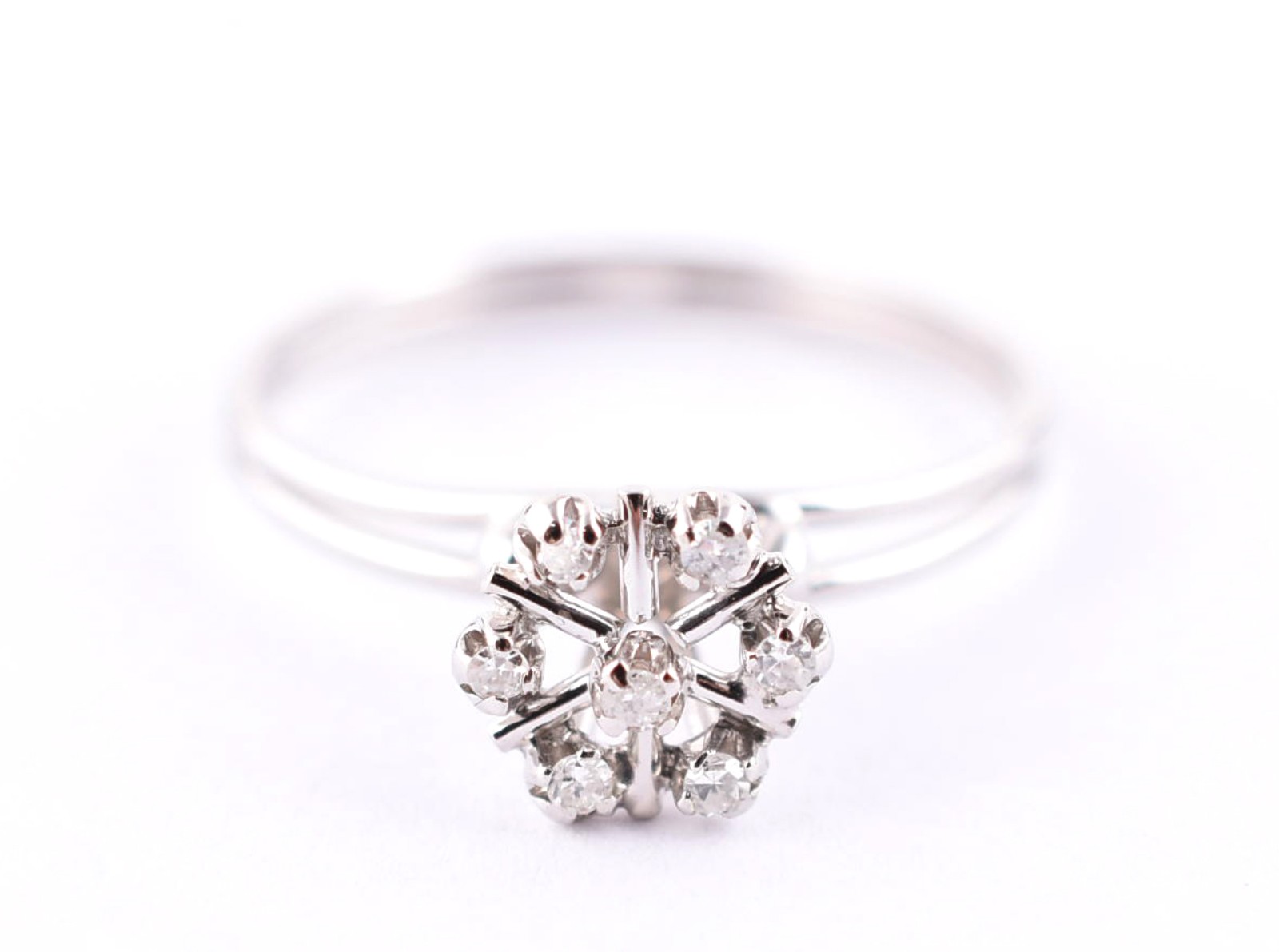 Anel de ouro branco feitio chuveiro com 7 brilhantes, aro 15 (Por... - foto 1 de 3