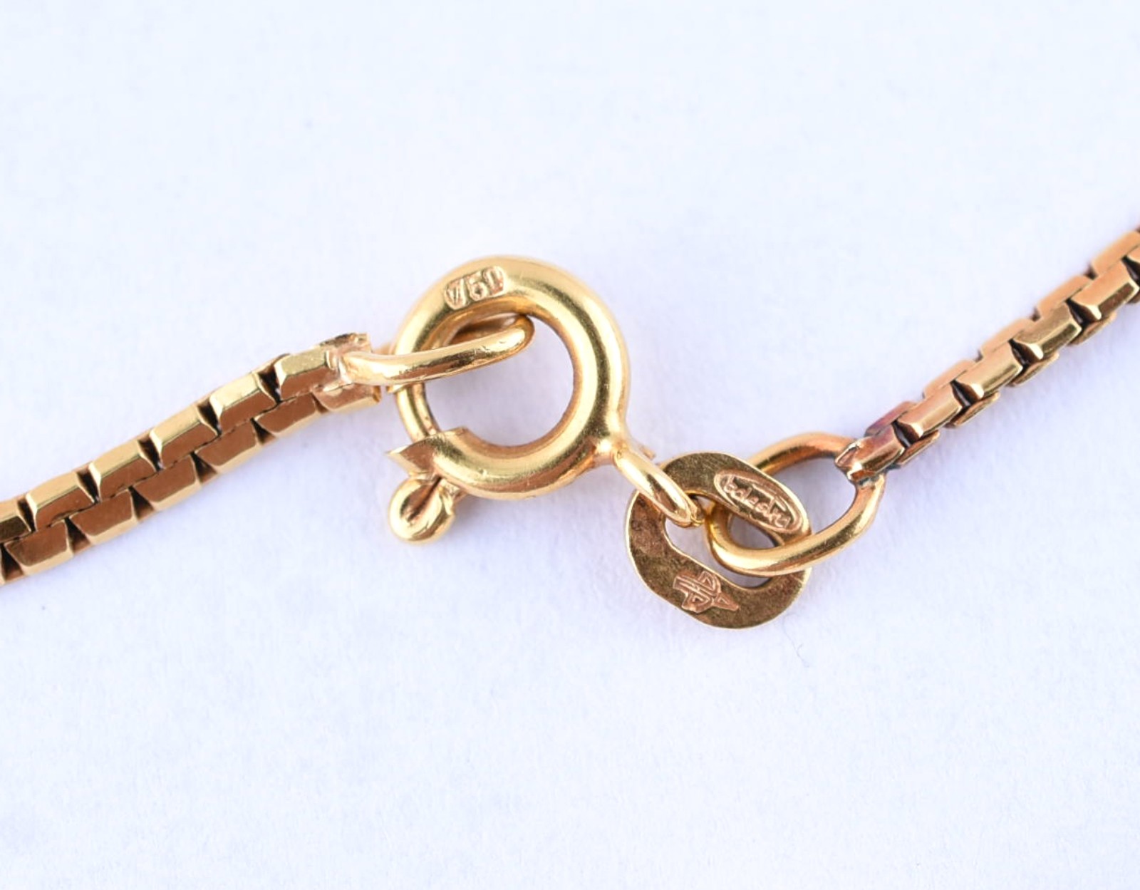 Cordão de ouro 18 k acompanha berloques , sendo um de ouro 18 k , e 2... - foto 3 de 3