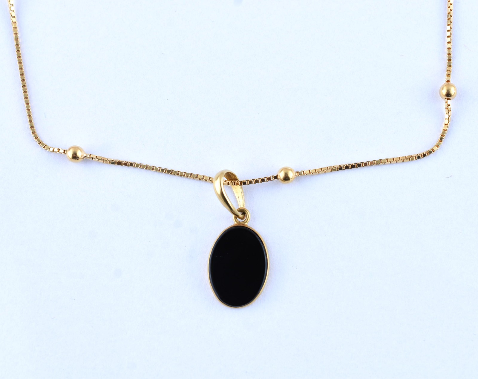 Colar de ouro 18 k com detalhes de bolinhas e pingente com pedra... - foto 1 de 4