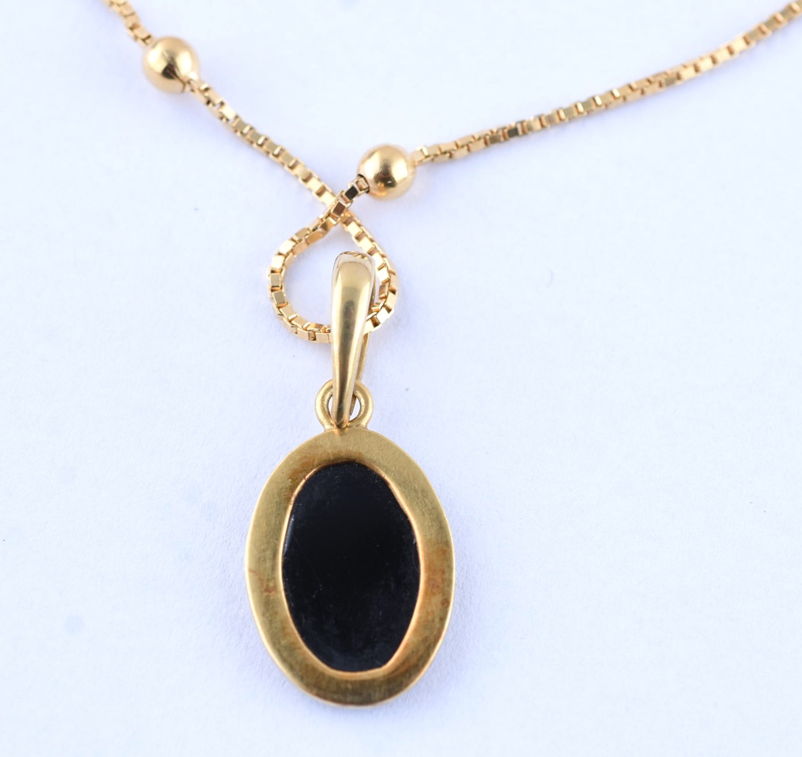 Colar de ouro 18 k com detalhes de bolinhas e pingente com pedra... - foto 4 de 4