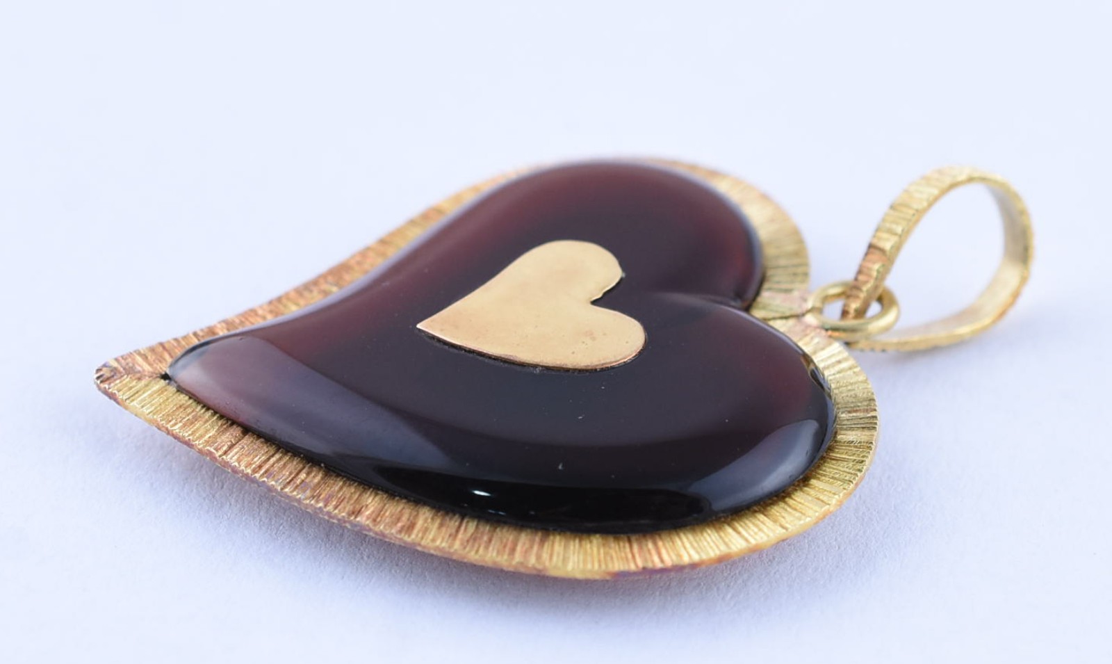 Pingente de ouro 18 k feitio coração com pedra marrom. (Por motivos... - foto 3 de 3