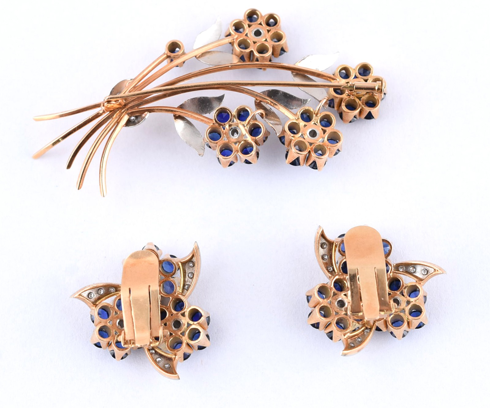 Conjunto de ouro 18 k e platina composto de broche e par de brincos... - foto 2 de 2