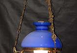 Lustre em bronze e cúpula na cor azul - Lustre em bronze e cúpula na cor azul