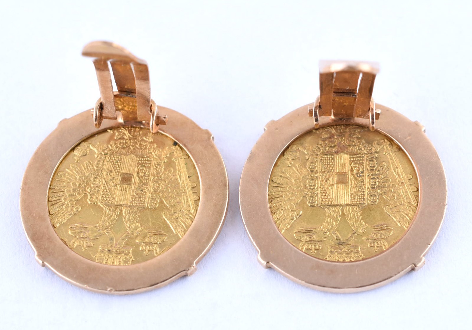 Par de brincos de ouro 18 k feitio moeda Austríaca, fechos de ouro... - foto 2 de 2