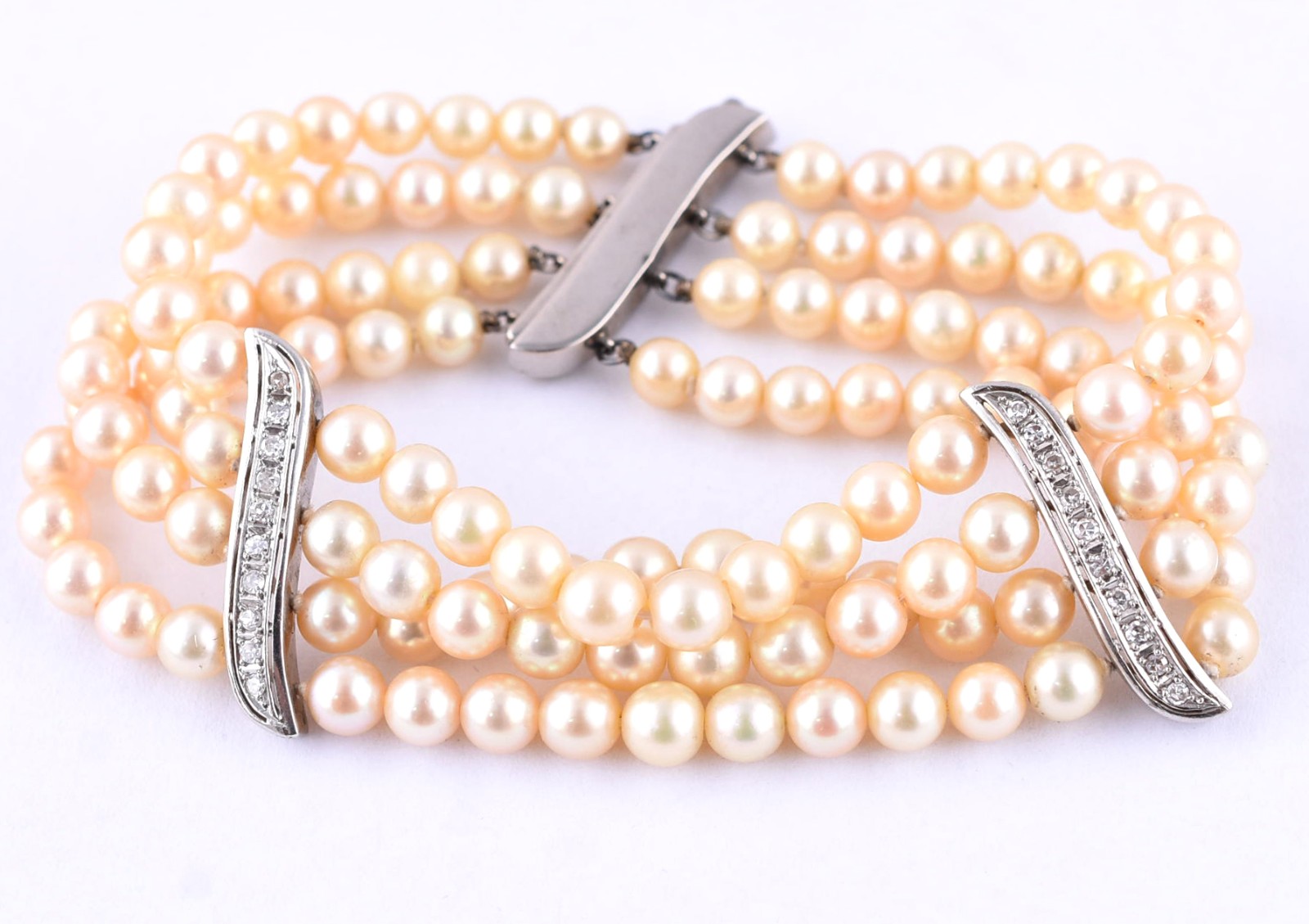 Pulseira de perolas com separações e fecho de platina cravejadas de... - foto 1 de 3