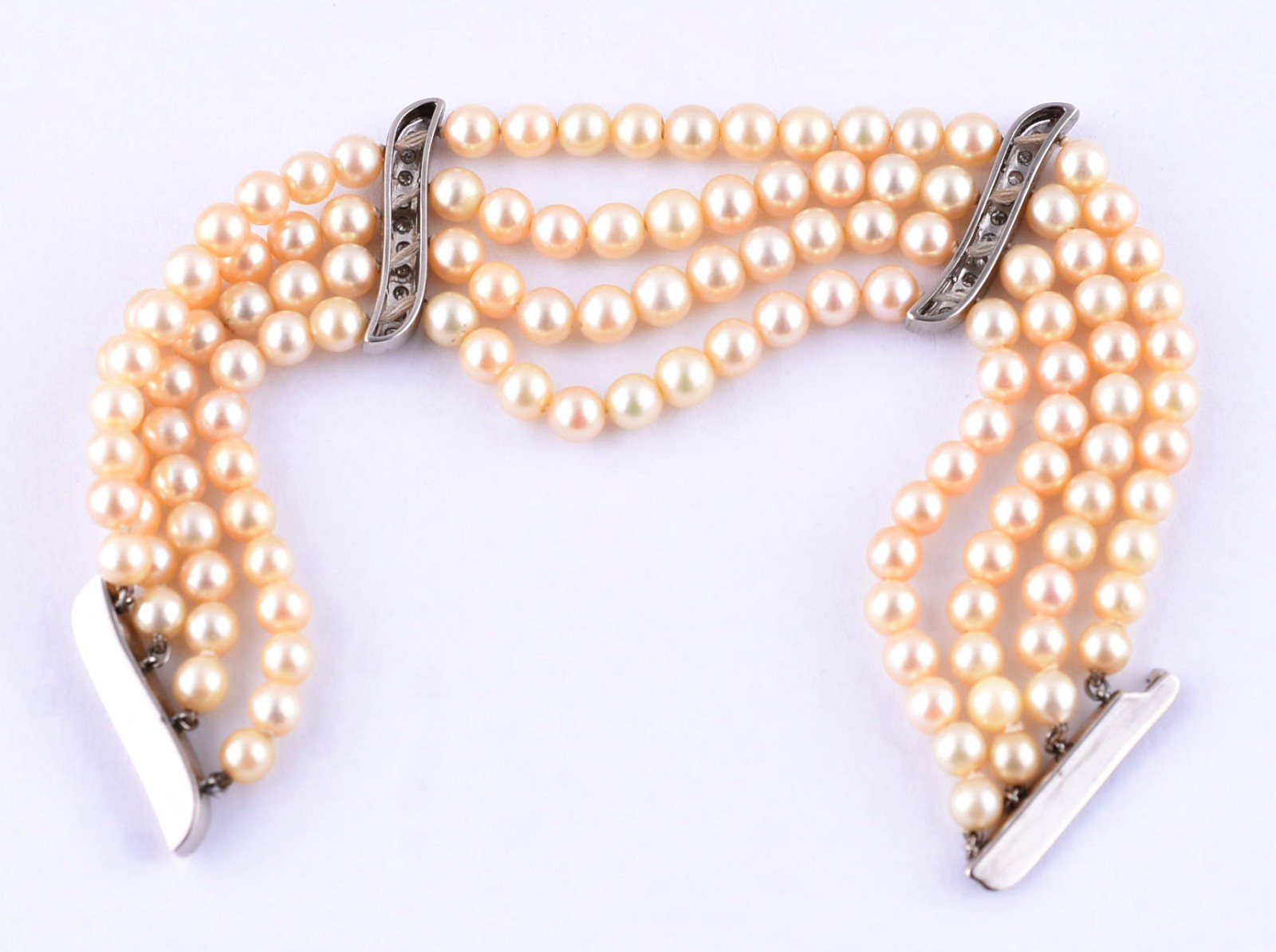 Pulseira de perolas com separações e fecho de platina cravejadas de... - foto 3 de 3