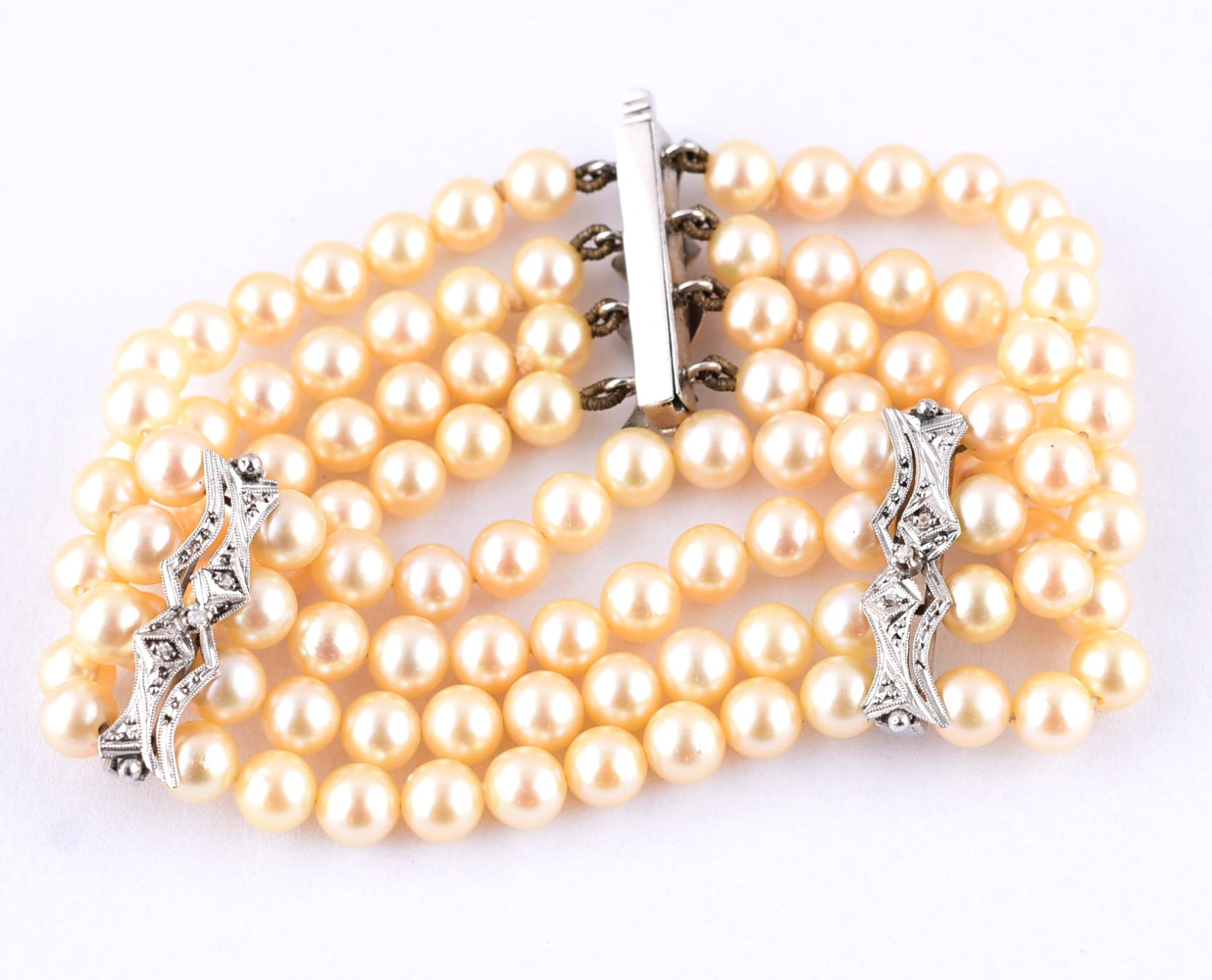 Pulseira de perolas com separações e fecho de platina cravejados de... - foto 1 de 3