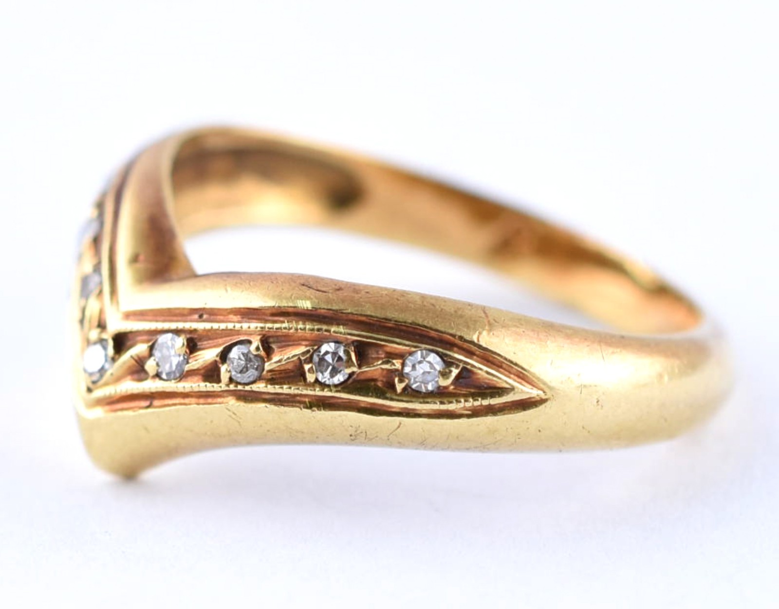 Anel de ouro 18 k cravejado de brilhantes, aro 17. (Por motivos de... - foto 2 de 4