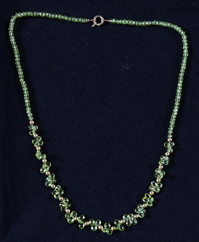 Colar de Peridoto e esferas de ouro. - foto 1 de 2