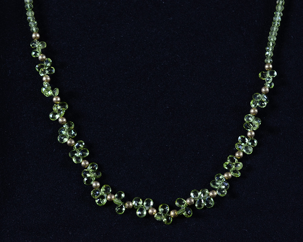 Colar de Peridoto e esferas de ouro. - foto 2 de 2