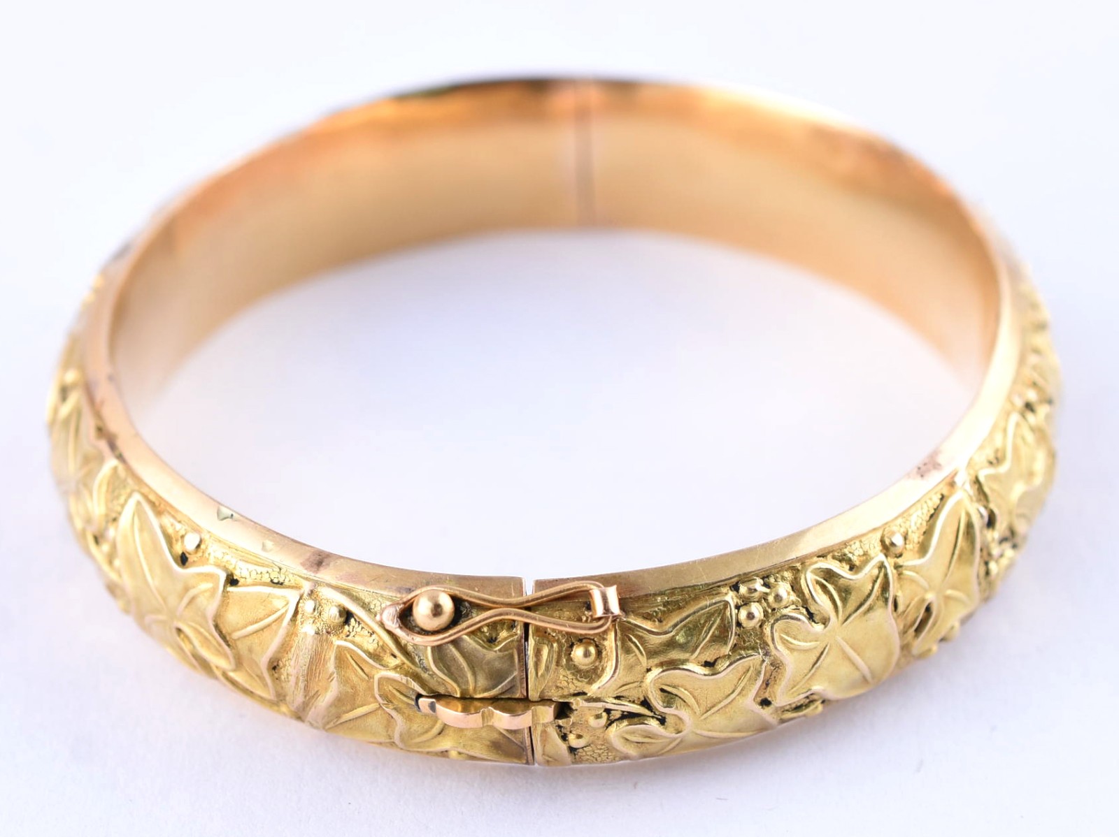 Pulseira "escrava" de ouro 18 k, com folhagens em relevo (Por motivos... - foto 1 de 5
