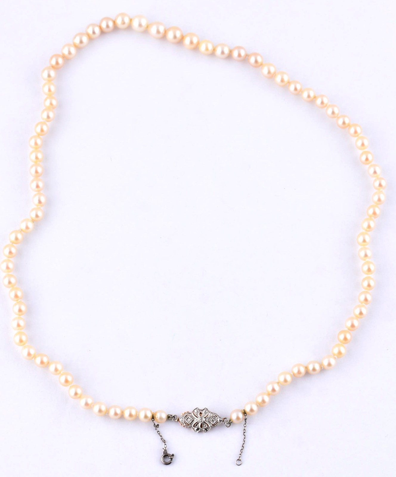 Colar de perolas com fecho de ouro 18k (Por motivos de seguranças as... - foto 2 de 4