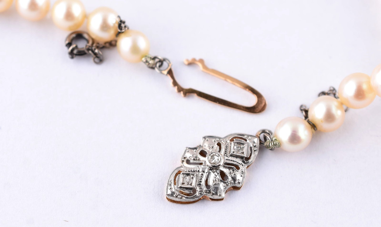 Colar de perolas com fecho de ouro 18k (Por motivos de seguranças as... - foto 3 de 4