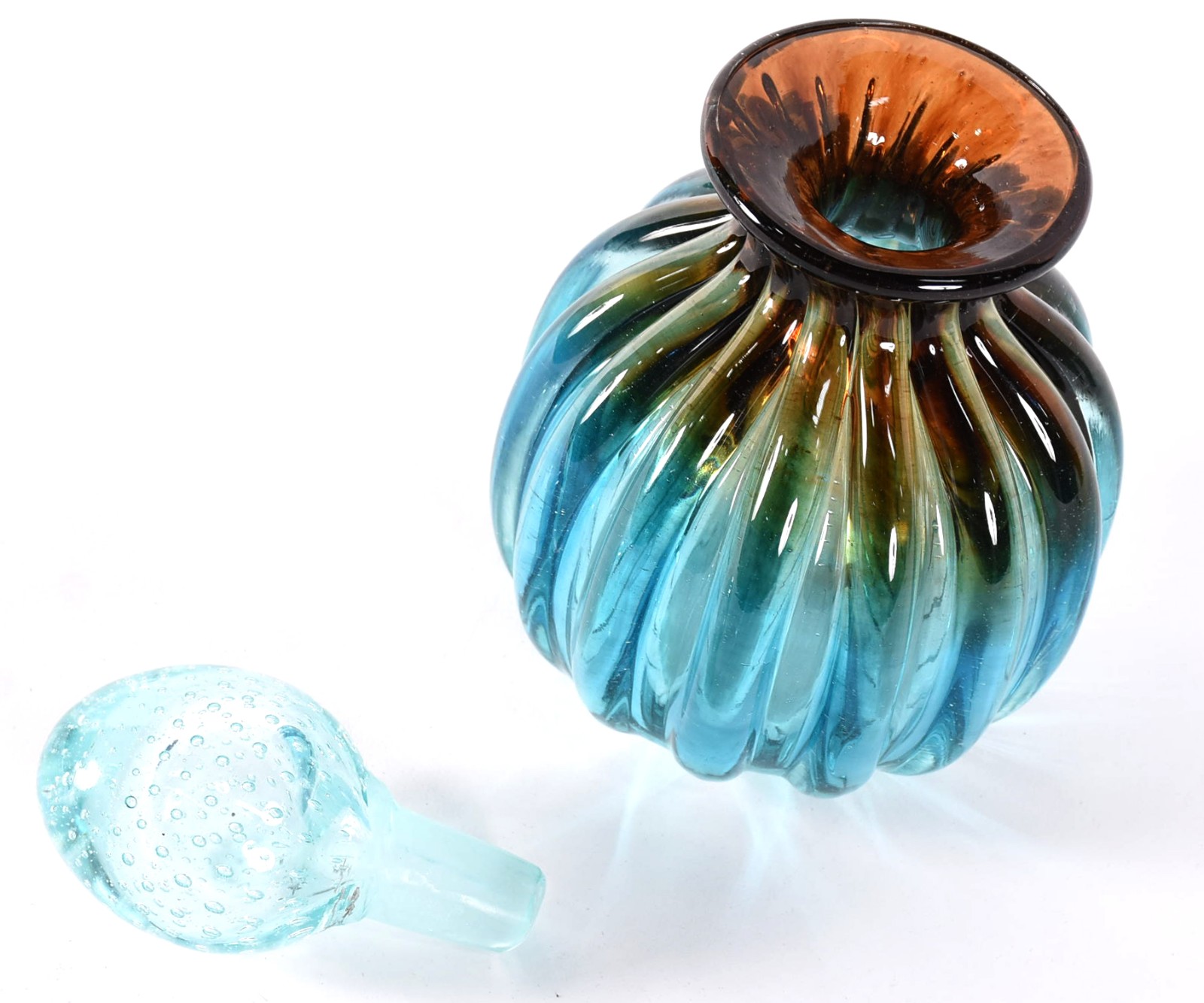Garrafa de vidro decorativo em gomos nas cores azul e âmbar degradé... - foto 3 de 3