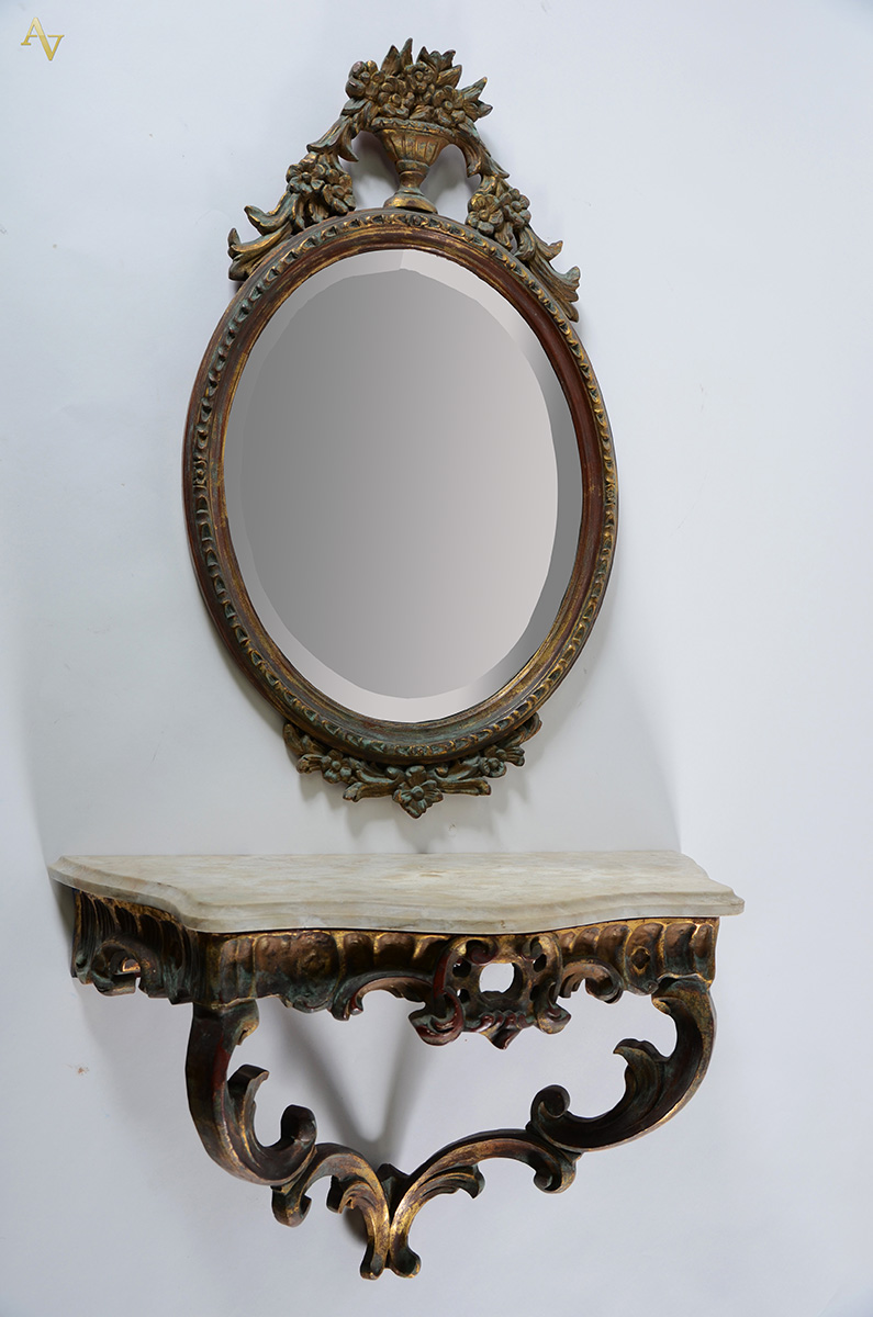 Pequeno console dourado med. 64 x 27 alt. 40 cm. e espelho.
