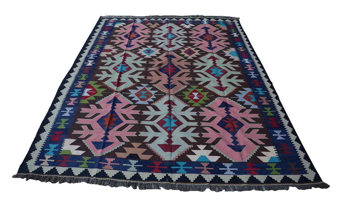 Tapete Kilim med. 2.60 x 3.34 = 8,68 m2.