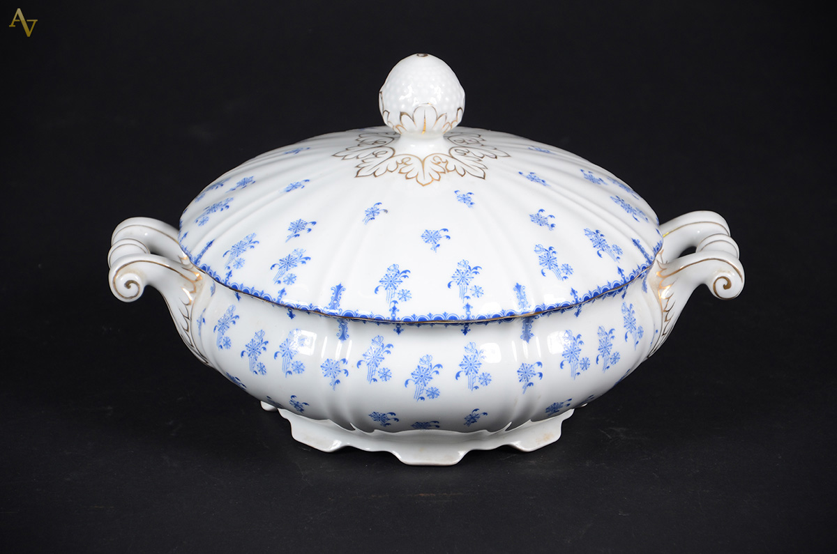 Sopeira em porcelana alemã com dourações