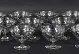Baccarat (1764),  - Dezoito taças de cristal frances para coquetel de camarão (3 ligeiramente relapidados nas bordas).  Marcas da cristallerie na base.
