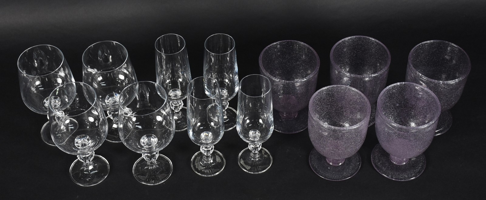 Diversas peças, sendo: 4 flutes e 4 taças de cristal para vinho tinto... - foto 2 de 4