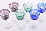 Seis cálices de pé alto para vinho de cristal l... - Seis cálices de pé alto para vinho de cristal lapidado doublé em diversas cores.