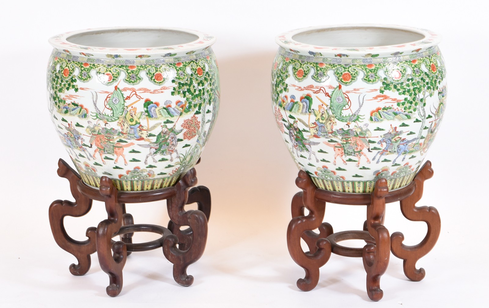 Par de grandes cachepots/aquários de porcelana chinesa policromada... - foto 1 de 7