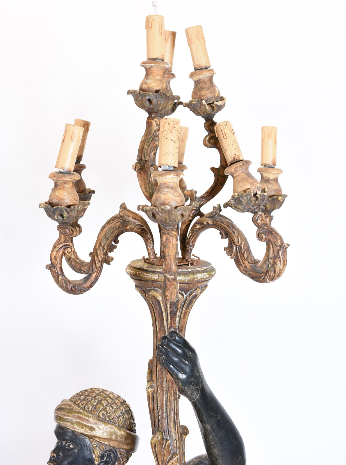 Par de esculturas representando Blackamour sustentando candelabros de... - foto 3 de 8
