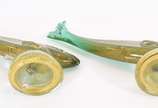 Archimede Seguso (1909-1999),  - Par de peixes de murano italiano Seguso na cor verde com pó de ouro (um deles com a barbatana lascada).