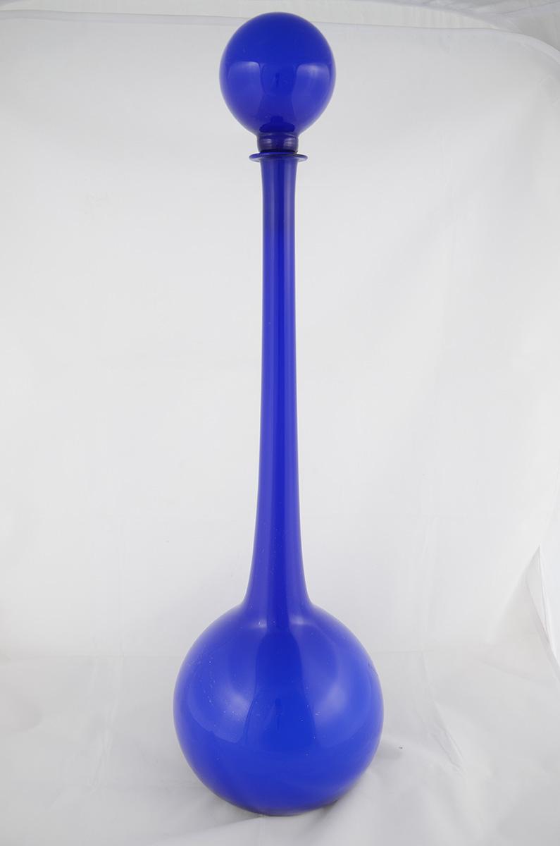 Vaso com tampa em vidro na cor azul. Altura: 70 cm - foto 1 de 2