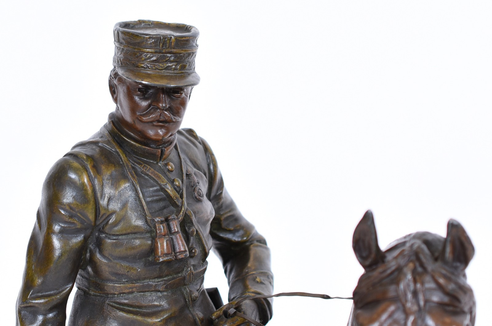 Escultura de petit bronze representando Militar a cavalo, base de... - foto 2 de 6