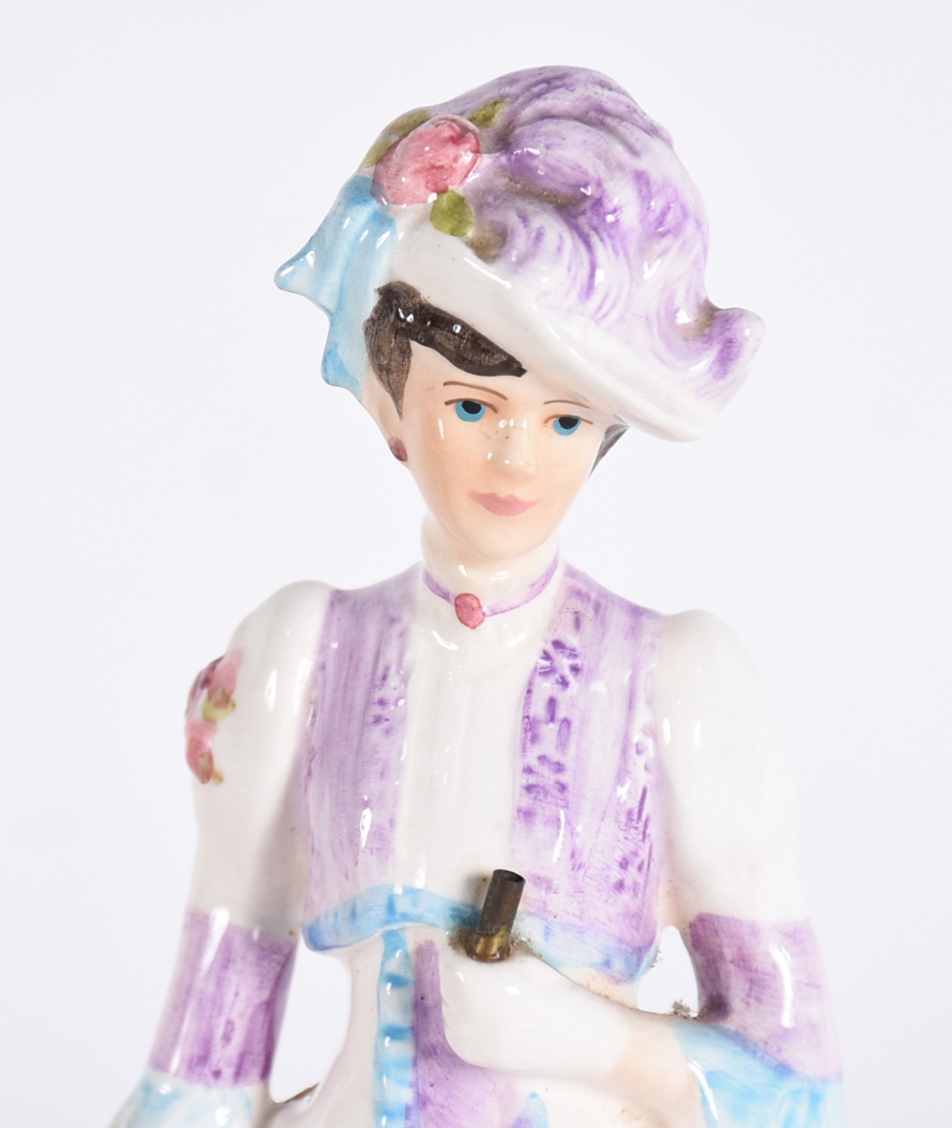 Três bonecas de porcelana " Troféu Albee da AVON", uma com restauro. - foto 3 de 10