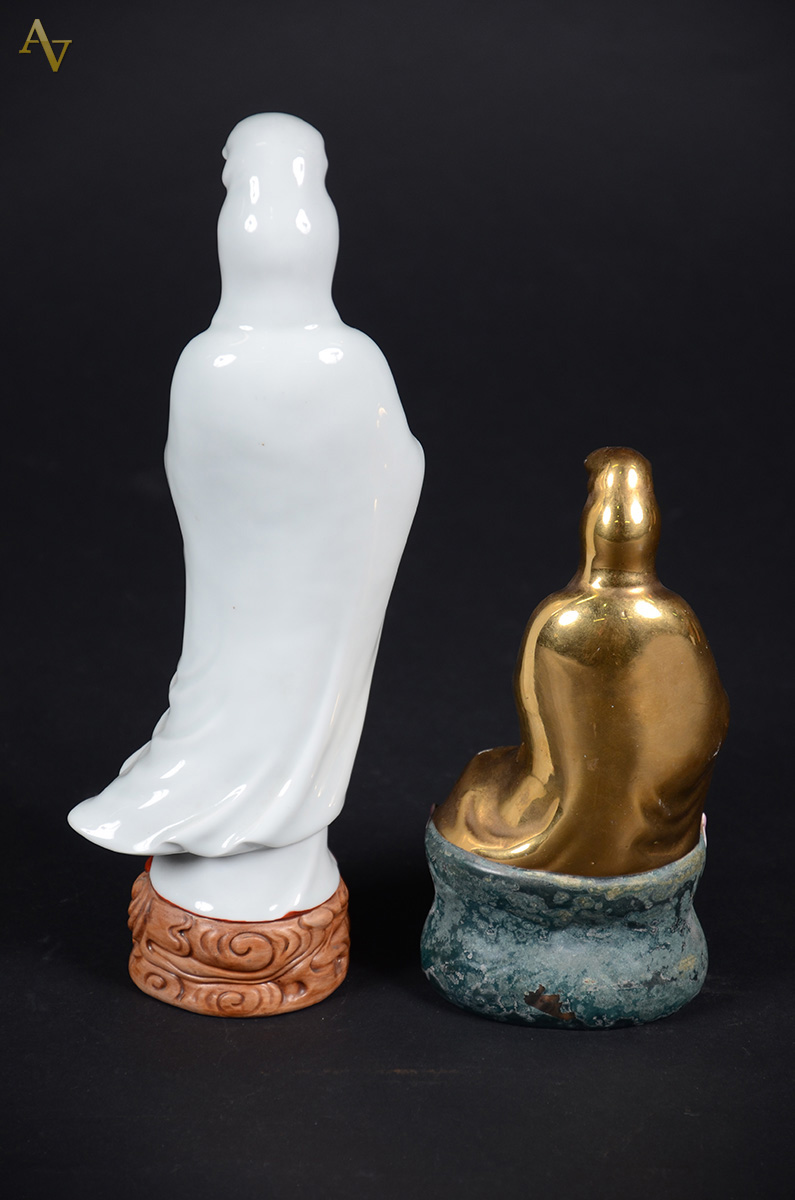 Duas estatuetas orientais em porcelana representando Deusas Kuan-yin... - foto 2 de 2