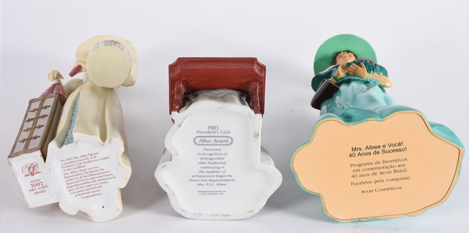 Três bonecas sendo uma de resina e duas de porcelana "troféu Albee da... - foto 6 de 9