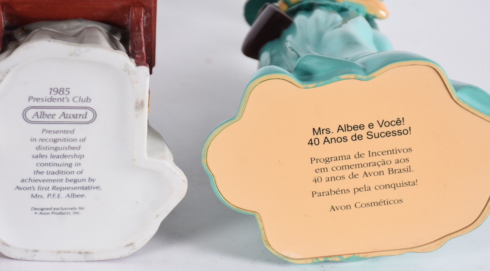Três bonecas sendo uma de resina e duas de porcelana "troféu Albee da... - foto 9 de 9
