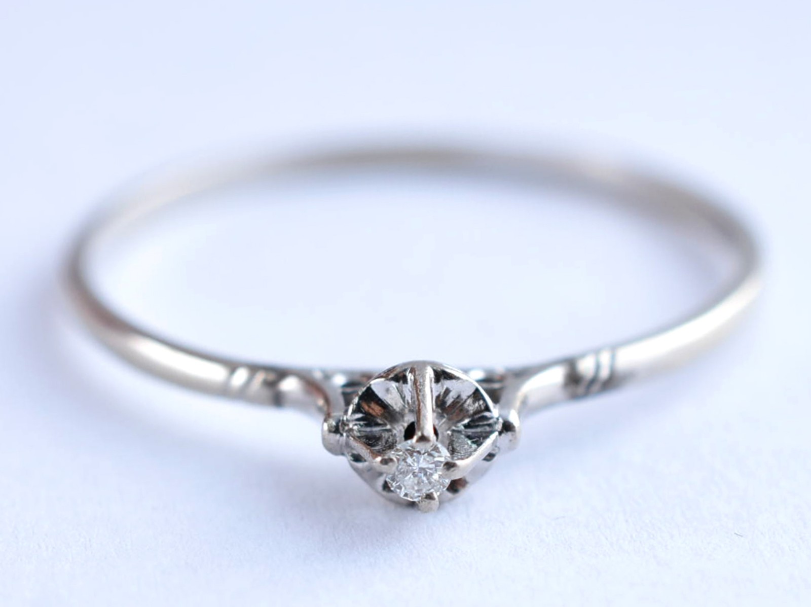 Anel solitário em ouro branco com 1 diamante, aro 25 (Por motivos de... - foto 1 de 3