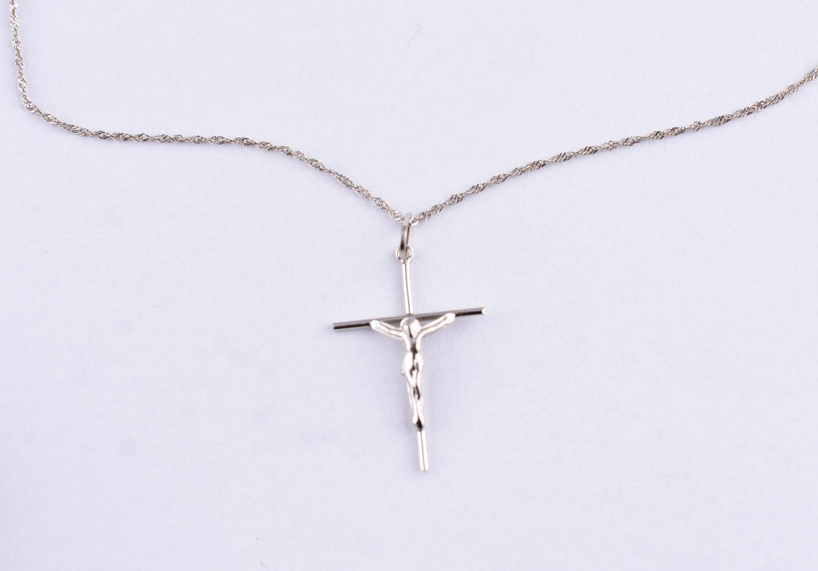 Gargantilha com crucifixo em ouro branco (Por motivos de seguranças... - foto 2 de 7