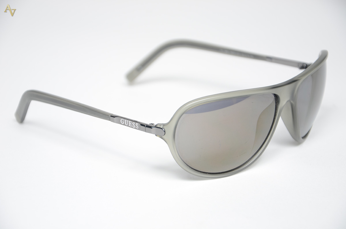 GUESS - Óculos escuros - foto 1 de 3