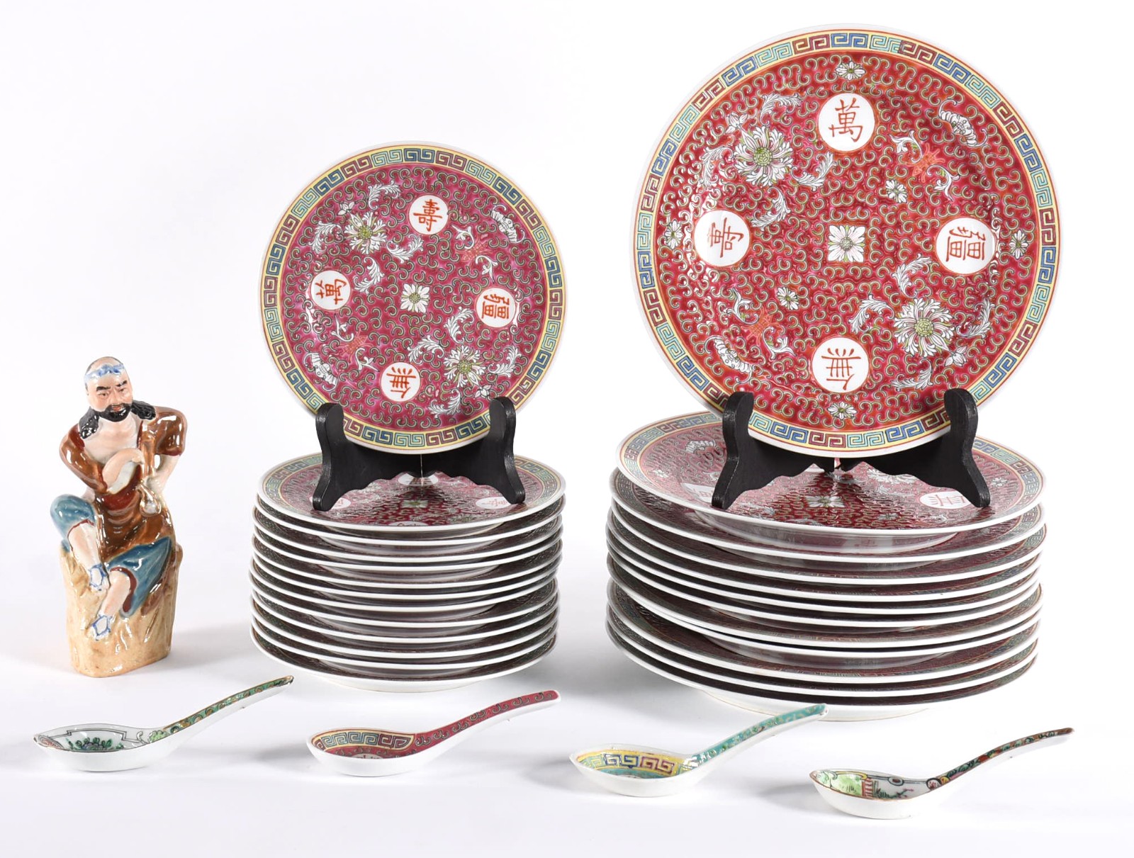 Diversas peças, sendo: parte de serviço de porcelana chinesa composto... - foto 1 de 8