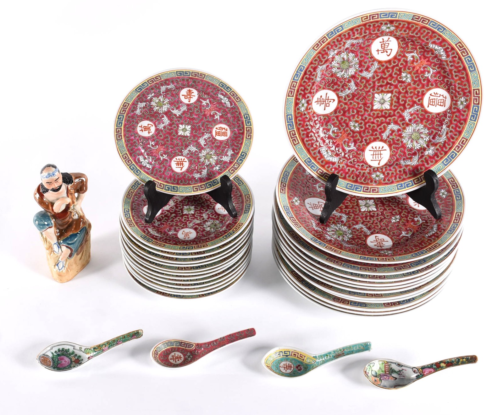 Diversas peças, sendo: parte de serviço de porcelana chinesa composto... - foto 2 de 8