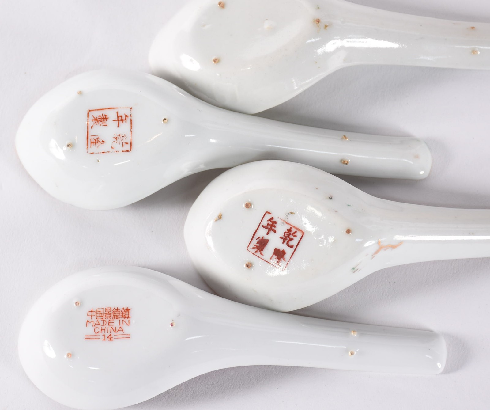 Diversas peças, sendo: parte de serviço de porcelana chinesa composto... - foto 5 de 8