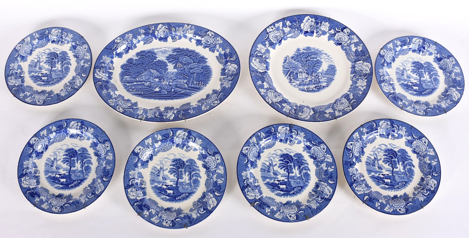 Oito pratos de faiança inglesa Wood&Sons azul e branco, diferentes... - foto 1 de 3