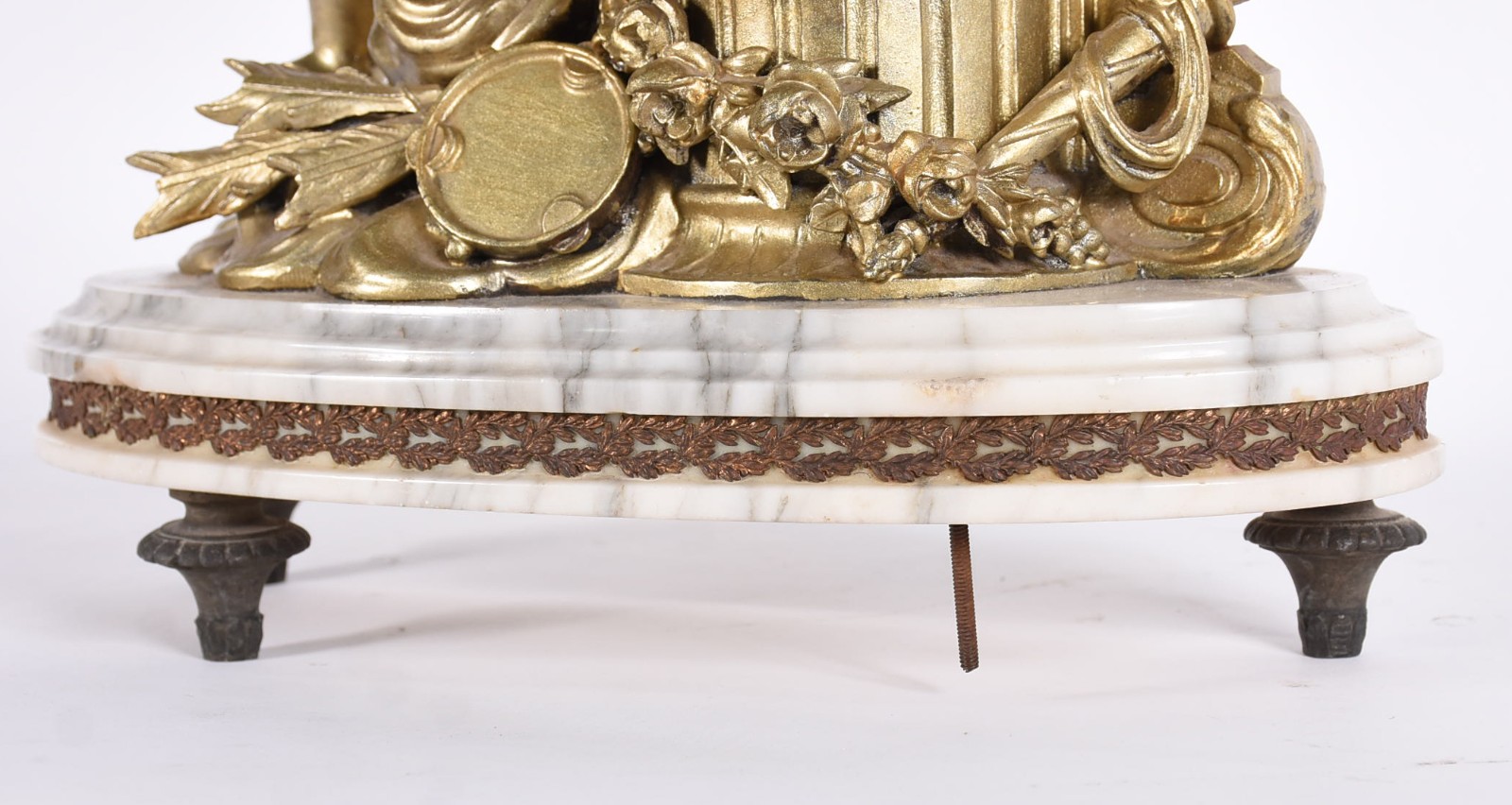 Relógio de mesa de bronze dourado frances com figura de anjo, base de... - foto 3 de 8