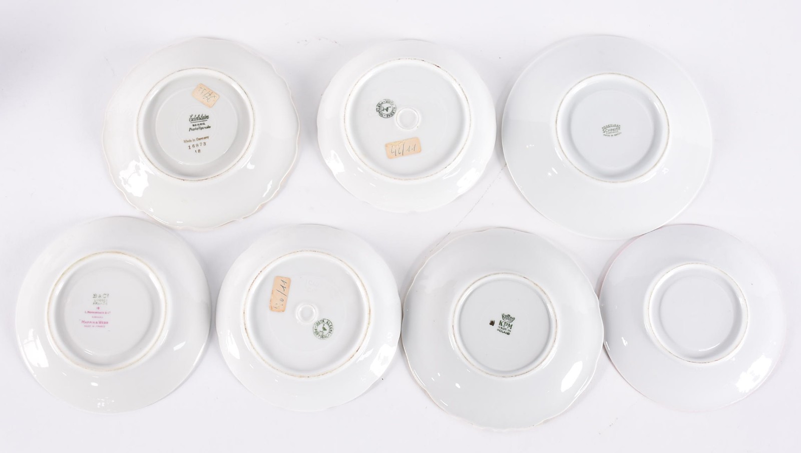 Sete xícaras diversas de porcelana, sendo 2 Vista Alegre, e outras... - foto 4 de 8