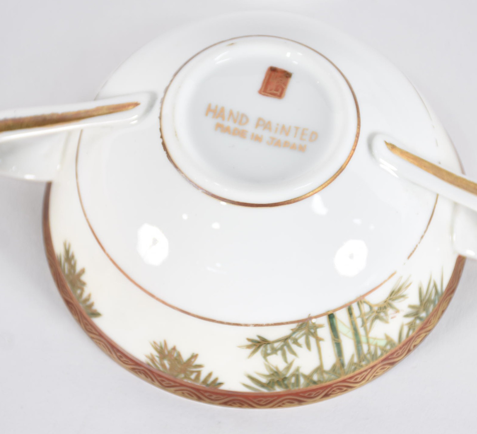 Seis taças para consome com pires de porcelana japonesa, pintadas a... - foto 3 de 4