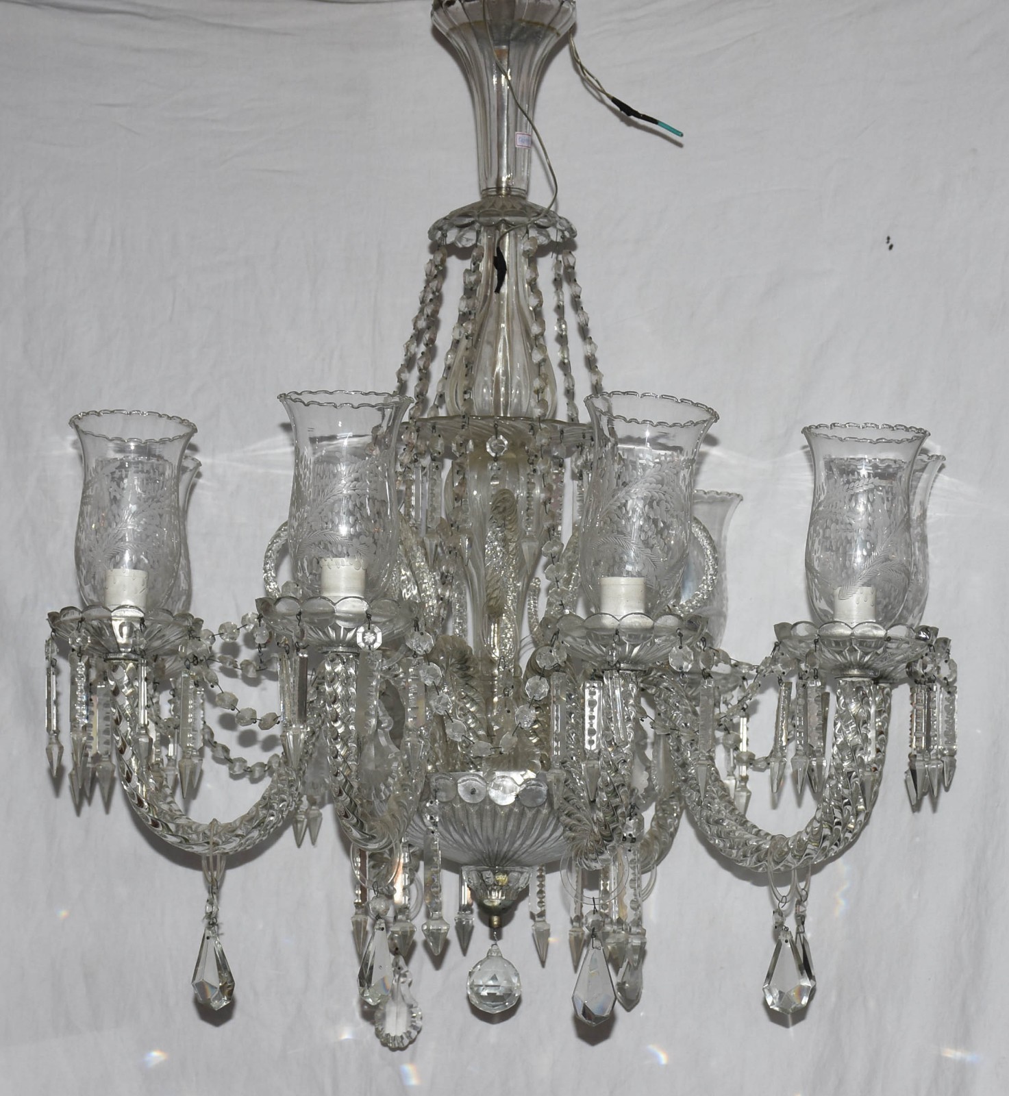 Lustre para 8 luzes de cristal, pingentes lapidados. - foto 1 de 2
