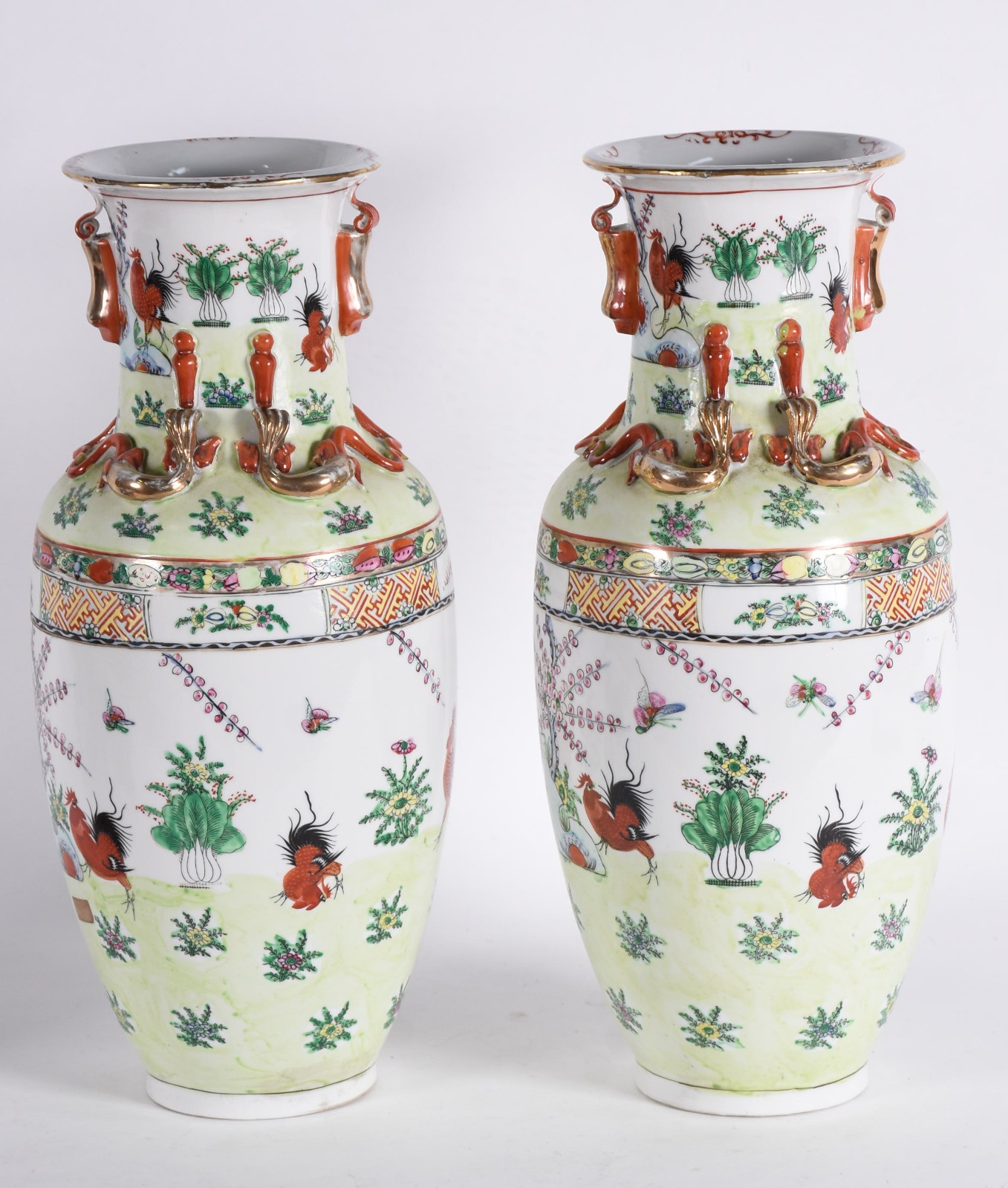 Par de vasos de porcelana chinesa policromada. - foto 1 de 5