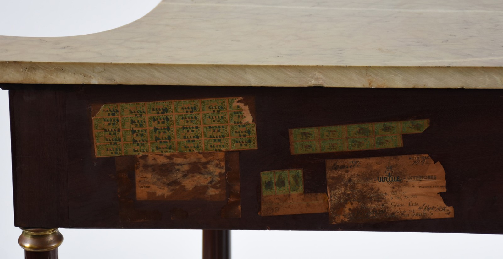Console estilo inglês de madeira nobre filetada, uma gaveta, platô... - foto 6 de 6