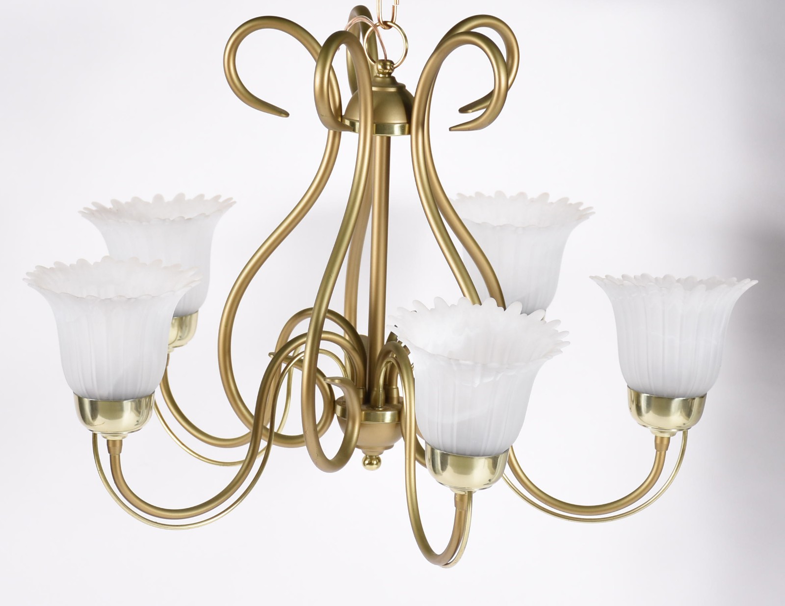 Lustre de metal dourado para cinco luzes, mangas de vidro branco... - foto 1 de 3