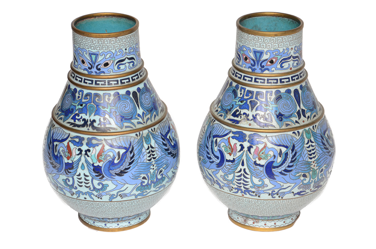 Par de vasos de cloisonné decorados com figuras de aves e guirlandas... - foto 1 de 2