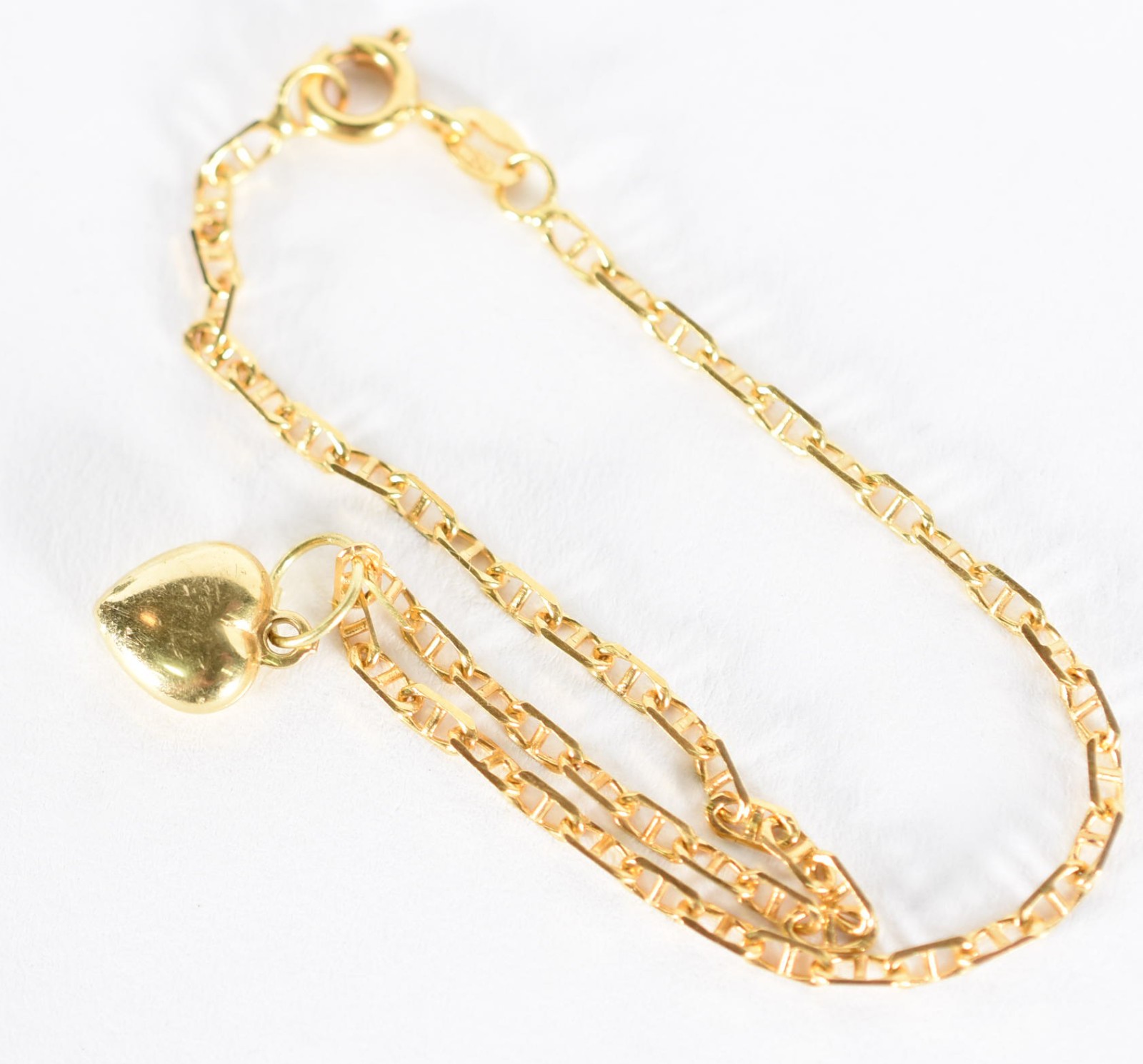 Pulseira de ouro 18 k contrastada, com elos, apresenta um pingente... - foto 1 de 3